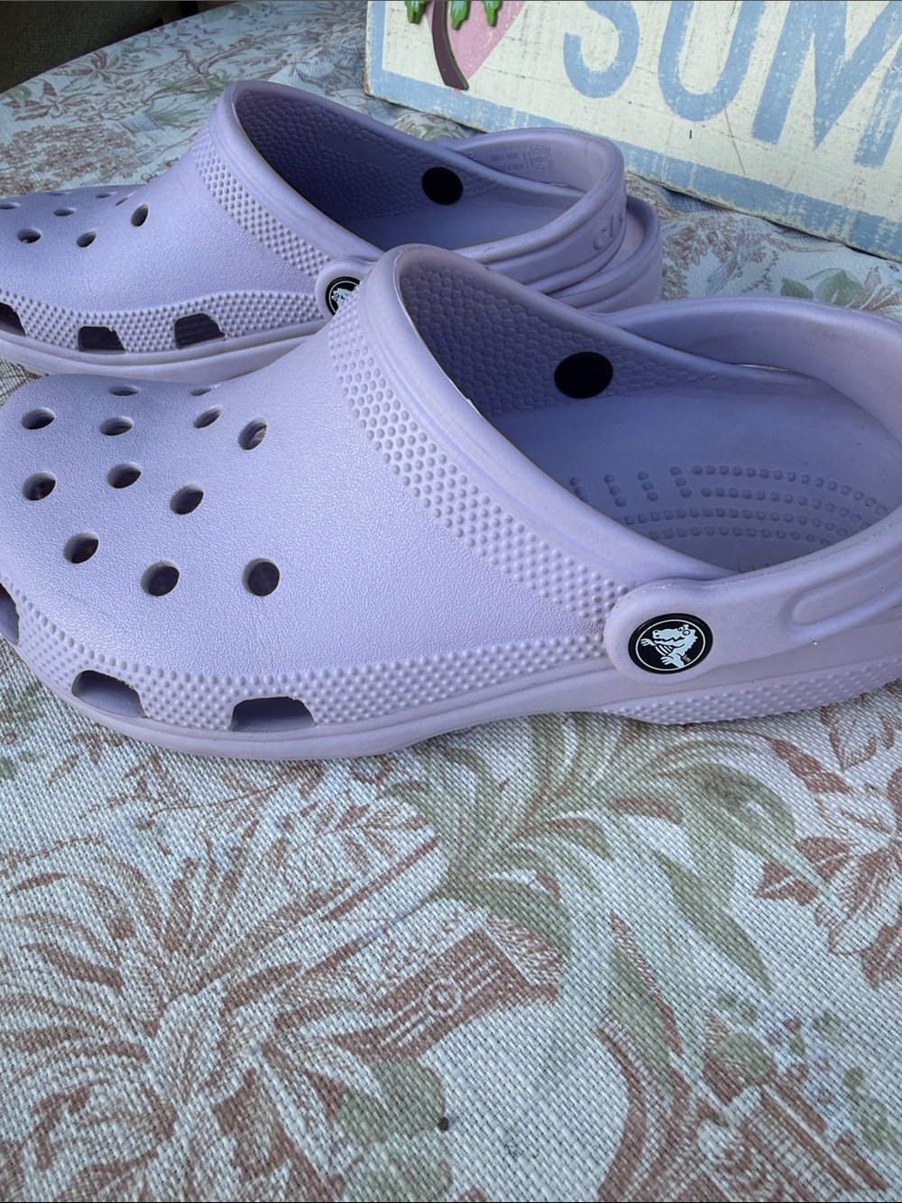 CROCS unisex Classic Clog in Light Lavender line new hard to find W8 M6.